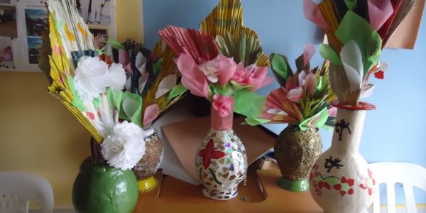 ELABORACION DE JARRONES CON FLORES